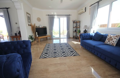 Karsiyaka Villa | Kick back and relax in this calm, stylish space. New for Summer 2024.