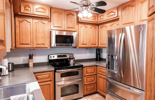 San Carlos Park House | Kid Friendly 3BR/2BA Pool Home Close to FGCU, RSW, and 15 Minutes to the Beach.