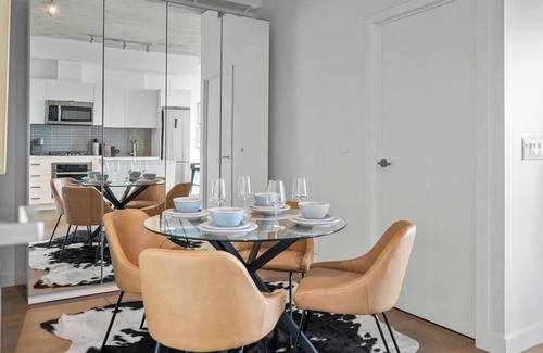 Connaught Condo | King Bed|AC |UG Park |DT Views |Mins to Saddledome