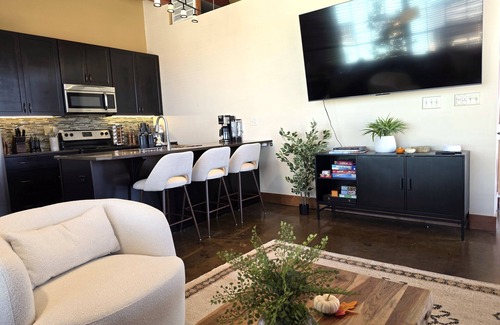 Roanoke Apartment | King Bed, Free Garage Parking - Brick Loft in Downtown Roanoke