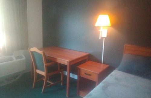 Livingston Apartment | King Bed Hotel Studio 201