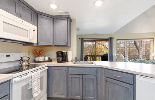 The Galena Territory Villa | King bed, Peaceful, Wood Fireplace, Near Spa, Golf, Trails