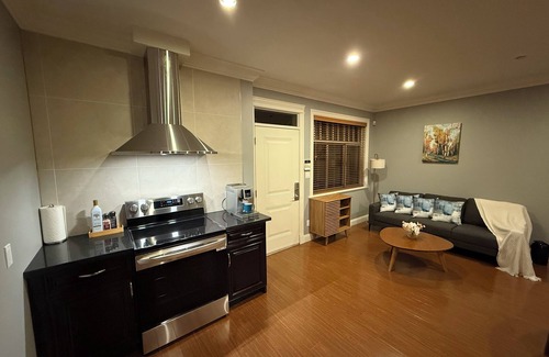 Arbutus Ridge House | King-bed Room1, SHARED Bathroom & Common Space