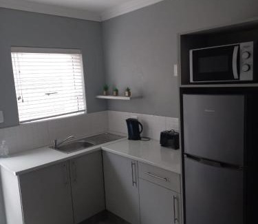 Newton Park Apartment | King Edward Inn 2