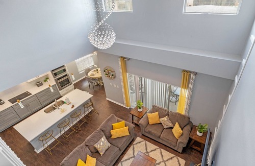Legacy Park House | King luxury spacious home near Disney world-pool