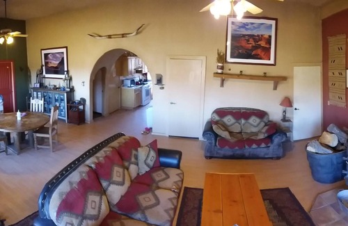 Moab Cabin | King, river view, disc golf, kayaks, ATV, wildlife, hiking, beach, pet friendly