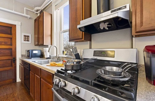 Shelby Park Apartment | KING Sleep8 4Bed 3BR 2BA Swepson Domestique 201