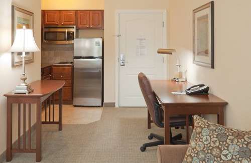 Lafayette Apartment | King Studio Only 5 Miles from Purdue University. Free Breakfast. Pool.