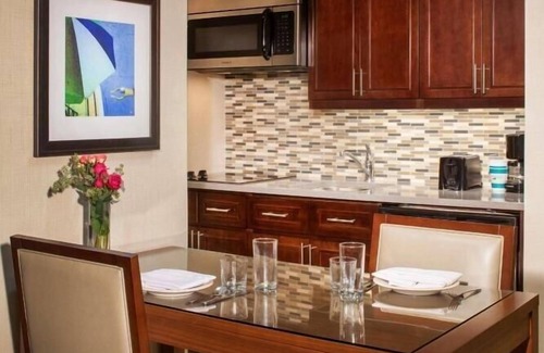 Ludlam Apartment | King Studio Suite Near Phxtreme MIA