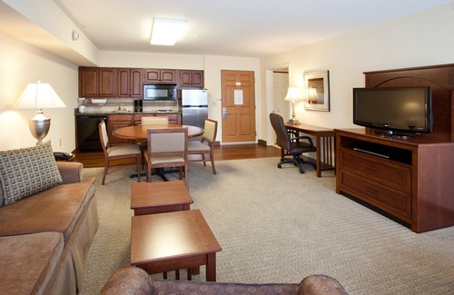 Great Falls Condo | King Suite. Free Breakfast. Indoor Pool & Hot Tub. Walk to the Missouri River.