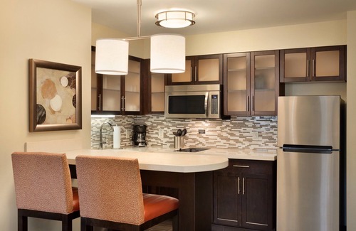 Midland Condo | King Suite. Free Breakfast. Pool. Great for Business Travelers!