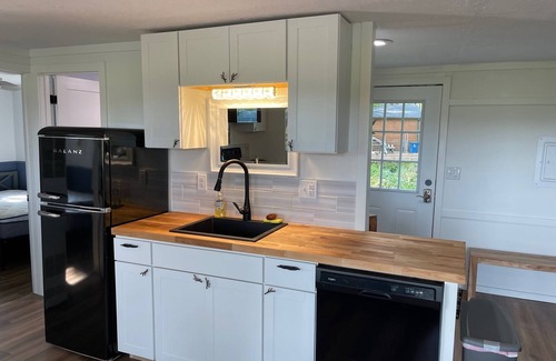 Sanford Cabin | Kingfisher Cabin - Stunning Waterfront Vistas!