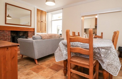 Eshton Cottage | KINGFISHER COTTAGE, 11 AIREBANK TERRACE, pet friendly in Gargrave