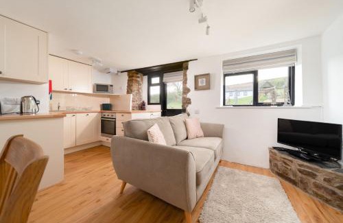 Littleham House | Kingfisher Cottage at Robin Hill 4