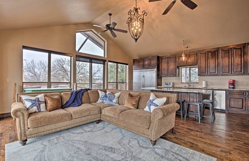 Kingston Cabin | Kingston Cabin w/Easy Access to Lake Texoma!