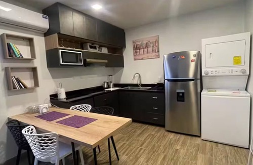 Simon Bolivar Apartment | Kiran Lodging FH