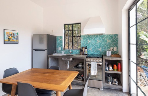San Francisco Apartment | Kitchen, Saltwater Pool, Fast Wifi, Queen Bed, Air Conditioning - "Mar"