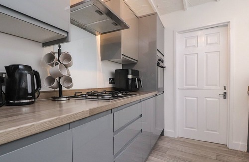 South Shore Cottage | KITTY COTTAGE, country holiday cottage, with a garden in Blackpool