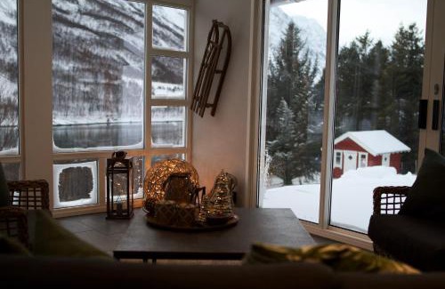 Lyngen House | Kjosen Lodge, Lyngen.