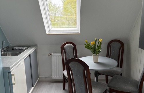 Butjadingen Apartment | Kleine Ferienwohnung , Direkt am Deich und Hafen von Eckwarden mit Gartennutzung