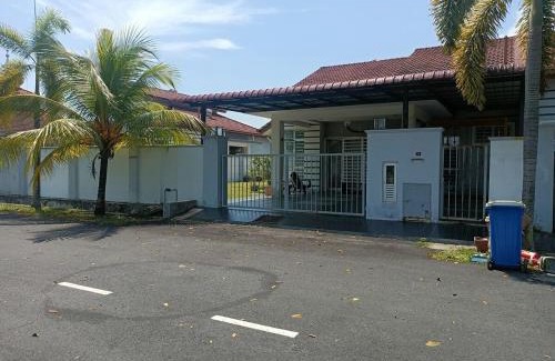 Banting House | KLIA Guesthouse-3 bedroom 2 bathroom