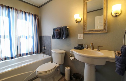 Lead House | Klunk's Kabin by Terry Peak with Hot Tub