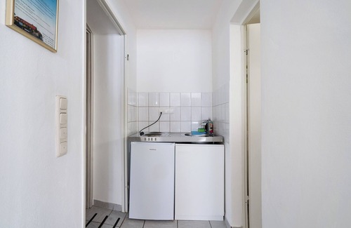 Munchen District Apartment | Knödelhof ‘Room 9’ 3-bed room with shared terrace and WLAN