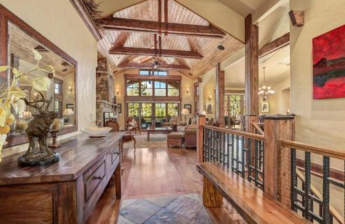 The Highlands House | Kodi Lodge by Great Western Lodging
