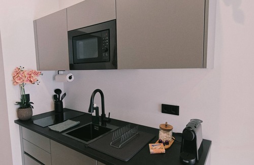 Favoriten Apartment | Koi APT an der U-Bahn-Station U1
