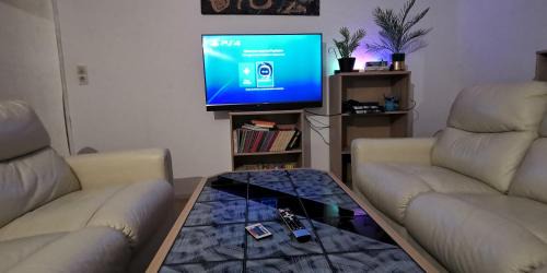 Kassel House | Komfort Ferienhaus mit 1000qm Garten, eigener Küche, Bad, Wohnzimmer, 4 Schlafzimmer, 8 Betten, Top Lage in Kassel, so privat wie zu Hause, ideal für Familien mit Kinder, Gratis Parkplätze