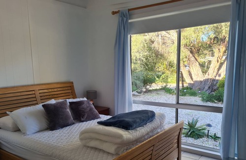 Loch Sport House | Kookaburra Lodge, Landscaped Retreat