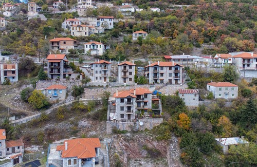 Karpenisi House | Korfes Guesthouse for families or groups of 6-9 combining comfort and privacy