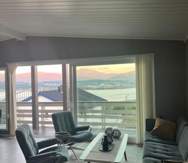 Kvaløysletta Villa | Koselig Hjem i Tromsø