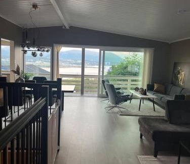 Kvaløysletta Villa | Koselig Hjem i Tromsø