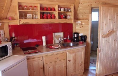 Mantoche House | Kota rouge climatisé, séjour nature pour deux près de la Saône - FR-1-583-394