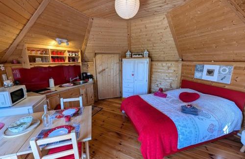 Mantoche House | Kota rouge climatisé, séjour nature pour deux près de la Saône - FR-1-583-394