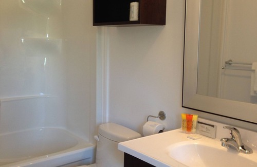 Little Bras d'Or Hotel | Kow's Inn