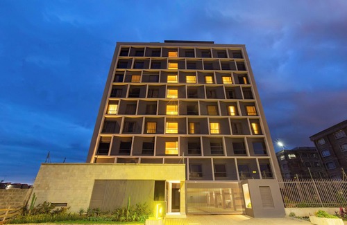 Embakasi Apartment | KOZI SUITES EXECUTIVE TWIN ROOM, 15 mins from JKIA