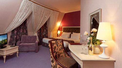 Saints Constantine and Helena Hotel | Kristel Hotel