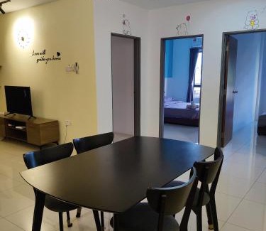 Kampung Kuala Pari Apartment | KT's Homestay- Corner Unit - Manhattan Ipoh Water Park- Station 18