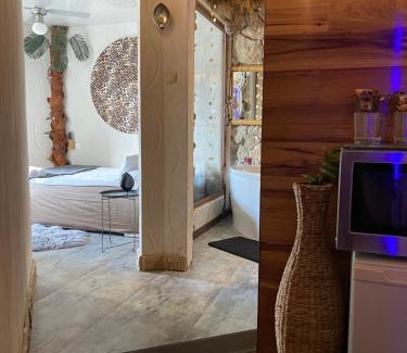 Elk House | Kuredu/Uroa w Krainie Alicji