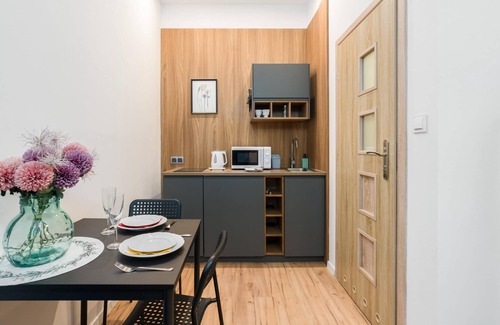 Poznan City Center Apartment | Kwiatowa 6 | Spacious Apartment | Balcony