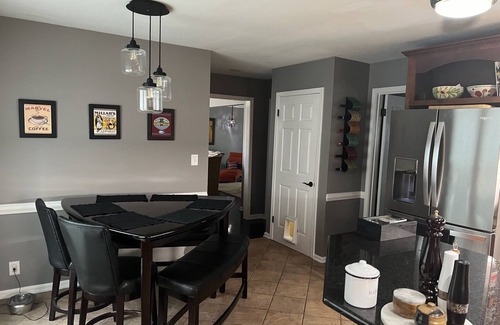 Douglass Hills House | KY Derby Rentaln3-bedroom house in superb Louisville with AC, WiFi, fitness room