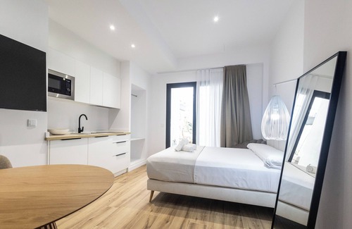 Sant Antoni House | Lôla Suites by Concept