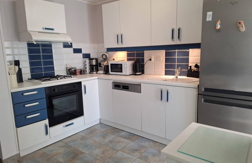 Quartier des Dunes House | L'Abri Châtelaillonnais, sleeps 7, close to the beach and market.