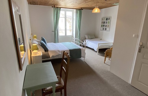 Aubigne Bed & Breakfast | L ancien Cafe - Luxury Suites and Gites