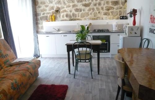 Silhac House | L'Ancienne Ecole