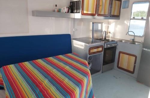 Tartane Boat Rental | L'aquahome hébergement sur l'eau