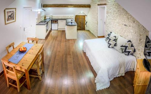 Cussay House | L'Arc de Charme