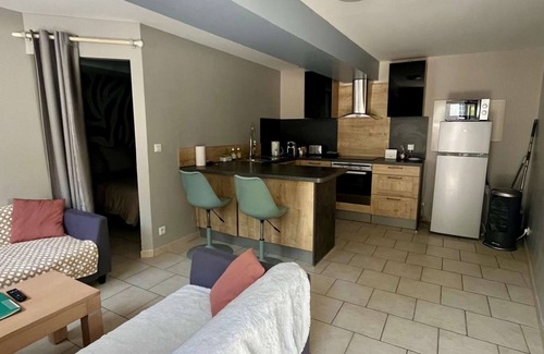 Saint-Come-de-Fresne Apartment | L'Aster, with pool access and jacuzzi